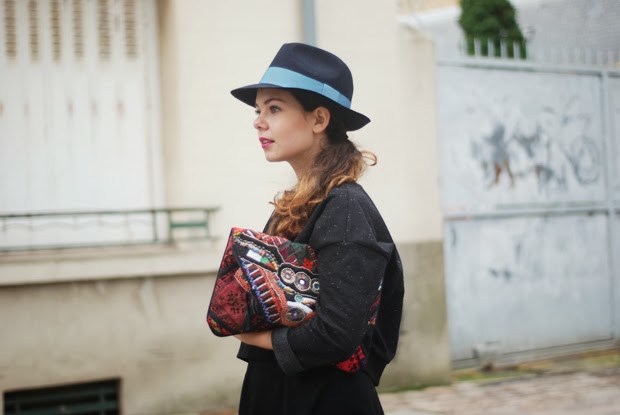 Antik store batik pochette